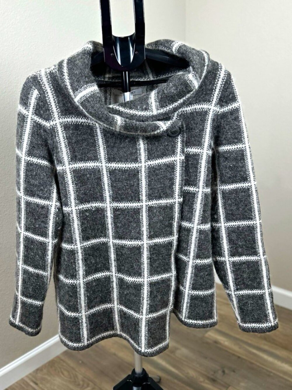 Ellen Tracy Women’s XL Gray White Wool Blend Windowpane Cowl Neck Sweater